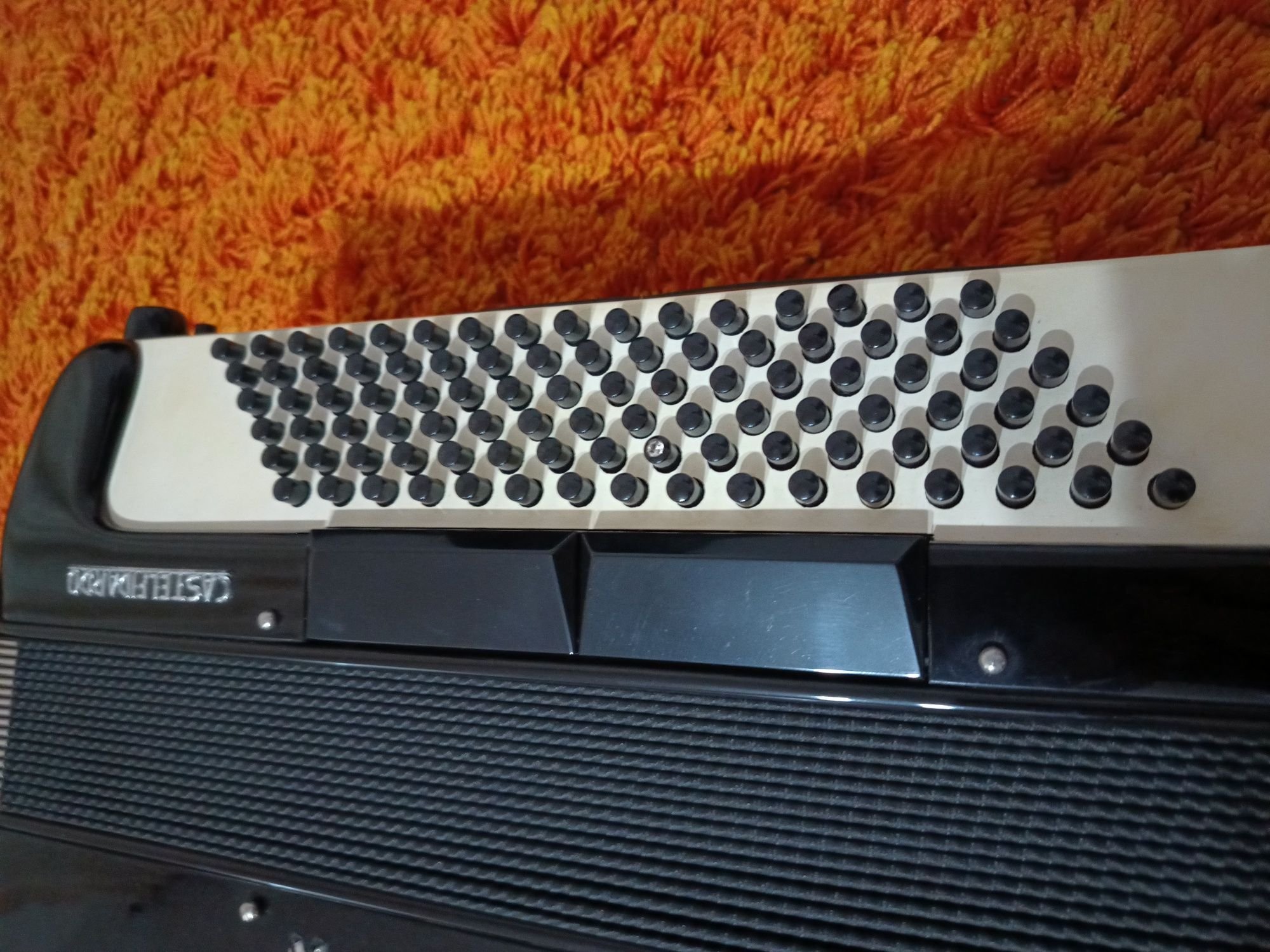 Vând acordeon Welson 96 bași