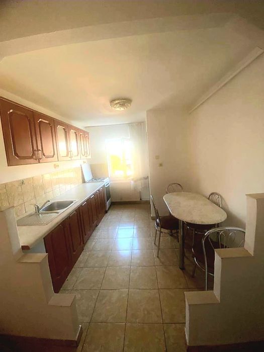 Închiriez apartament cu 2 camere, semidecomandat