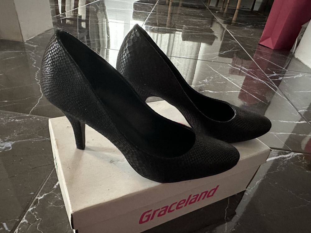 Дамски черни обувки Graceland
