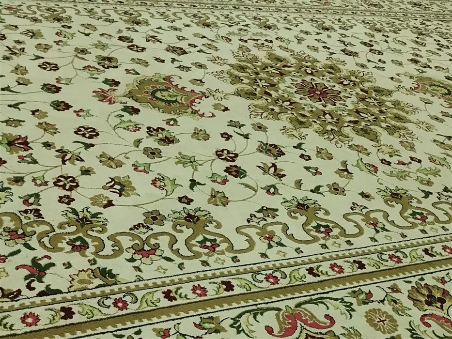 Ковер в хорошем состояние