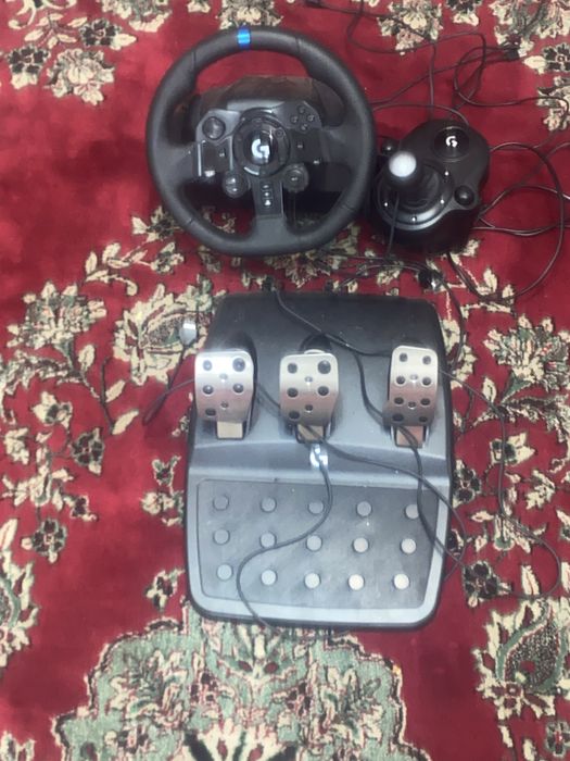 Продаю руль за 15000 бу я играл один два раза все роботоет