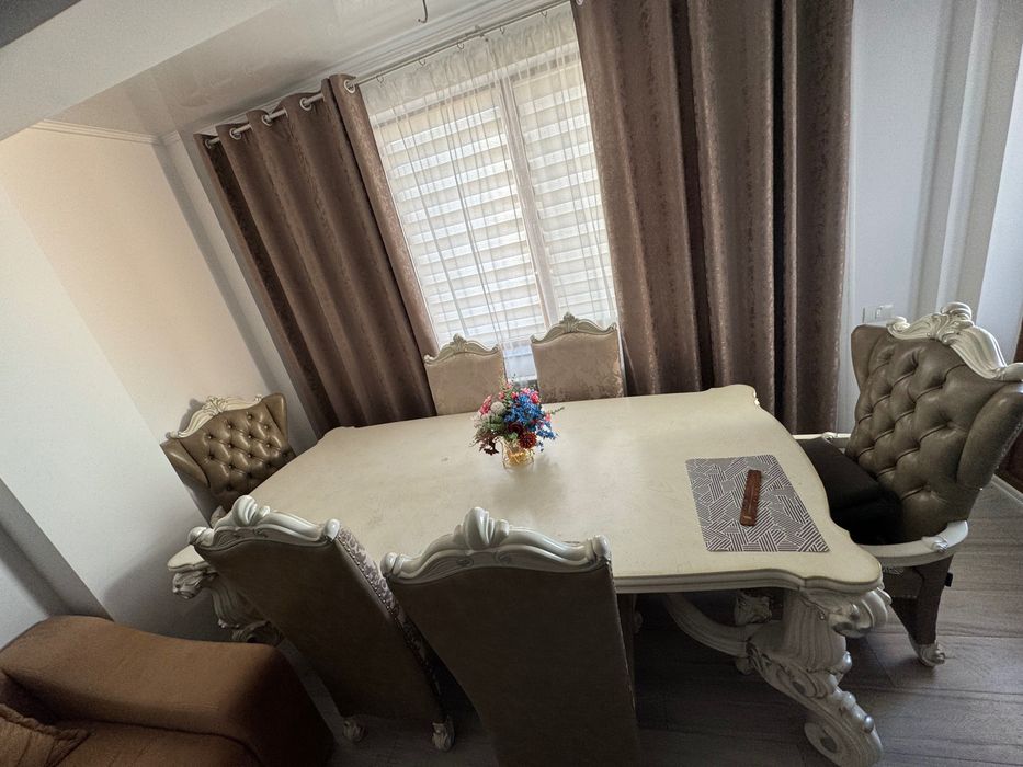 Vând masă Living Divani -Sofa