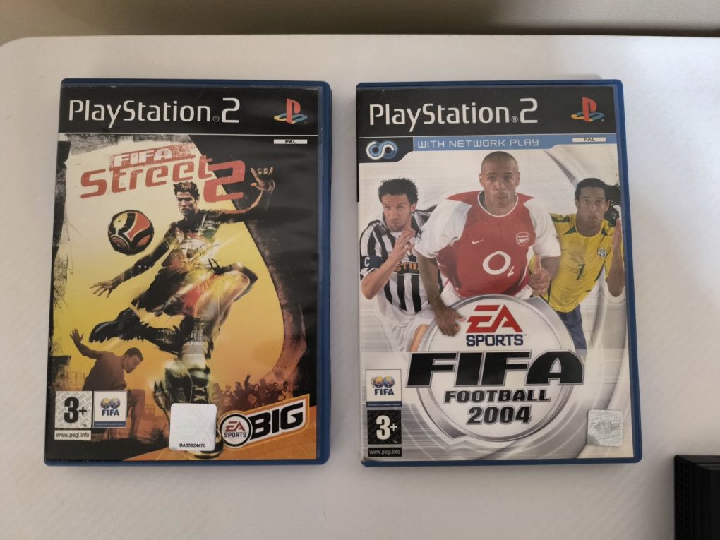 Playstation 2 / Два контролера / Две игри / Перфектно състояние!