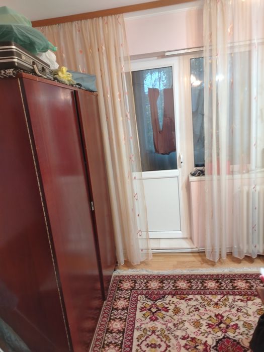 Vând apartament 3 camere decomandat