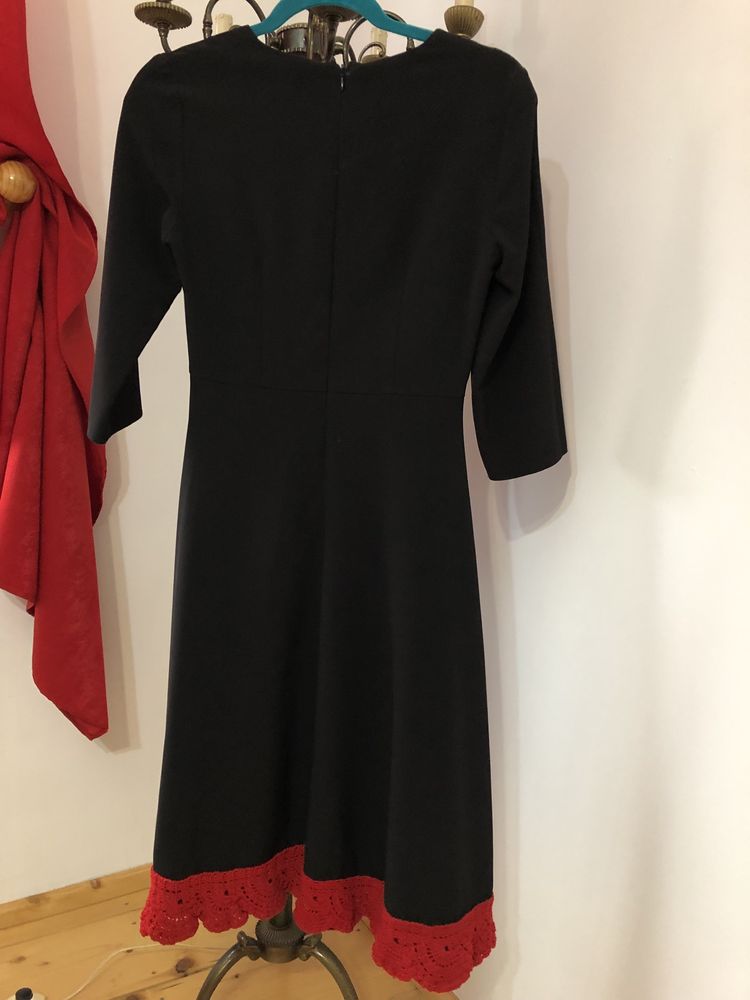 Rochie neagra cloș