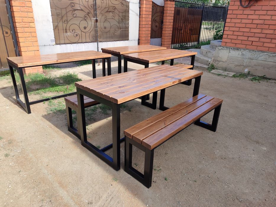 Стол со скамейками