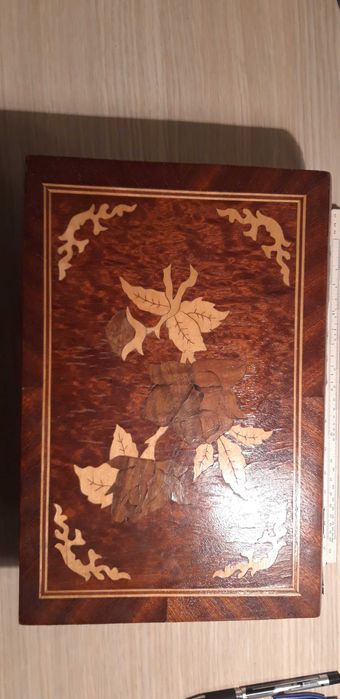 Caseta Lemn cu Intarsii - Perioada Comunista - Cu cheie