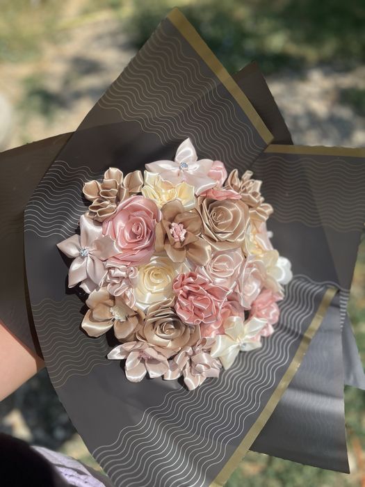 Buchet de flori din satin