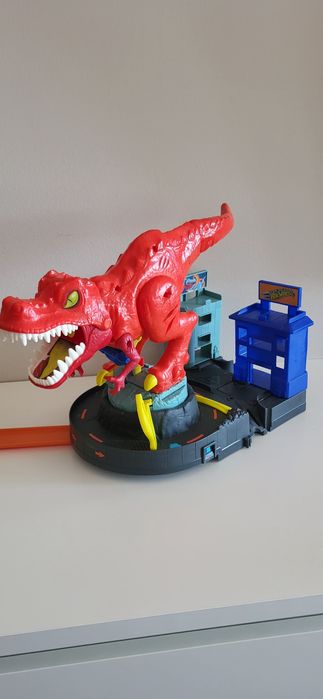 Hot wheels екшън писта силата на Т-рекс