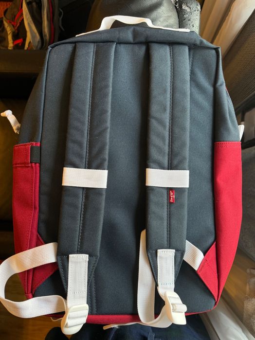 Ghiozdan Levi’s în stare foarte bună