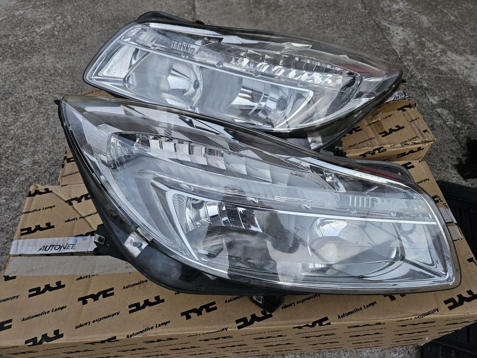 Faruri pentru Opel Insignia noi.