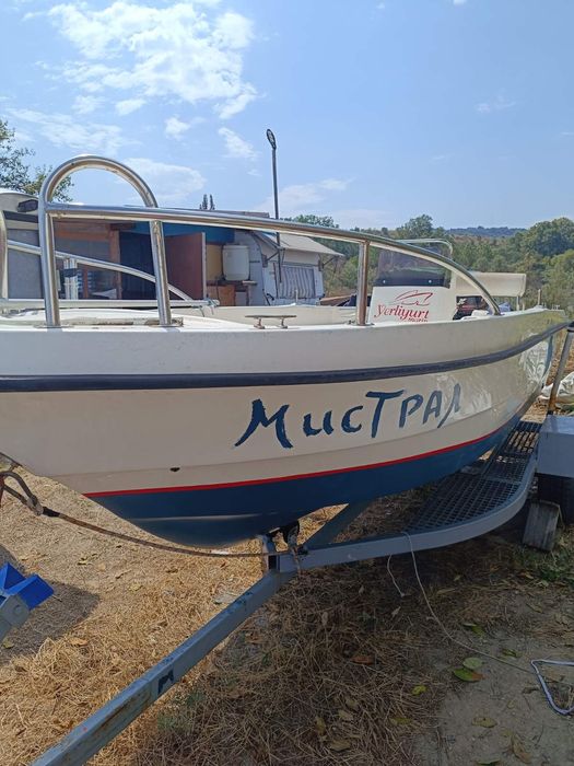 Продавам лодка YERLYURT