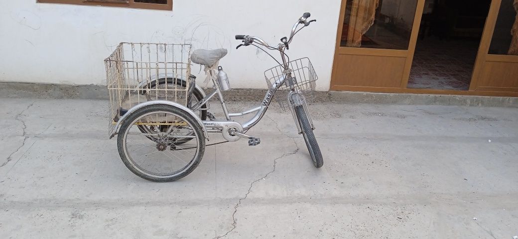 Uch g'ldirakli velisiped sotiladi.