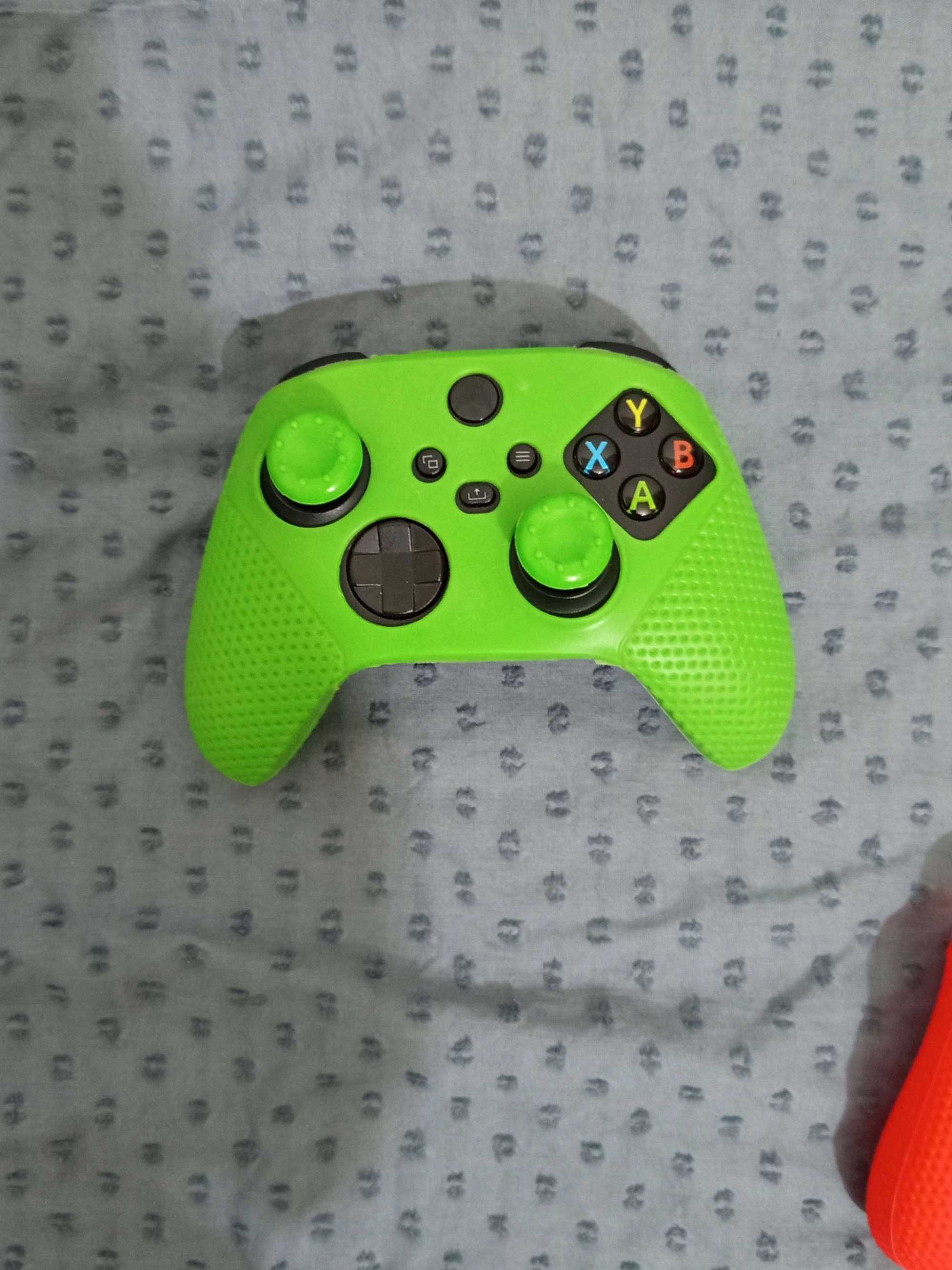 Xbox Series S Контролер (Carbon Black) + 2 калъфки за контролера