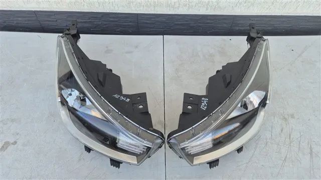 Far stanga dreapta Kia Rio an 2018 2019 2020 2021 2022 2023 Halogen cod 92102H8 , 92101H8 , 92102-H8 , 92101-H8