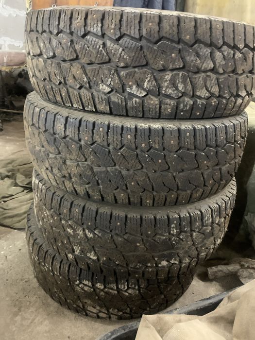 Продам зимние шины шипованные r15c
