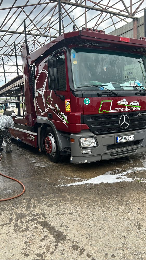 Transportor auto mercedes actros