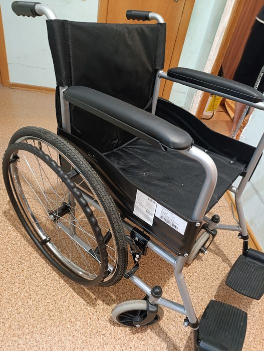 Продам инвалидную коляску