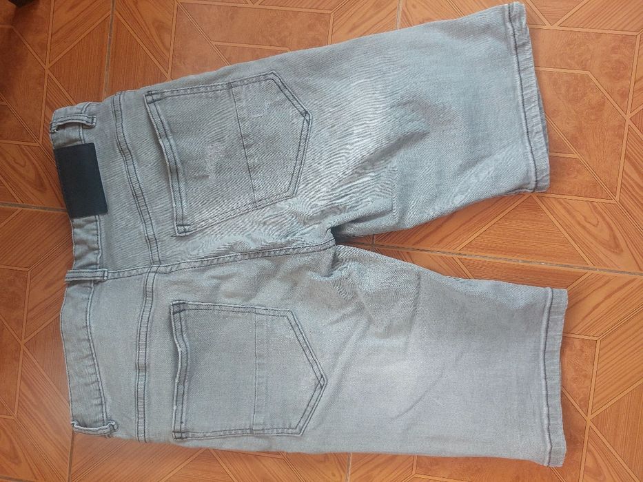 Blugi scurti barbati