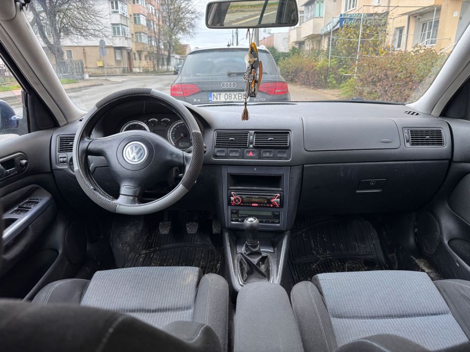 Vând golf 4 !!1.6 benzina