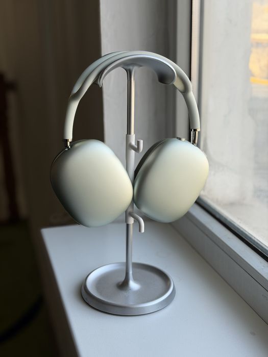 Airpods max lightning в отличном состоянии без коробки оригинал