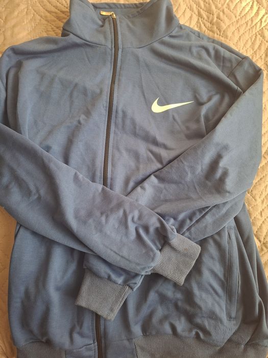 Син екип на Nike