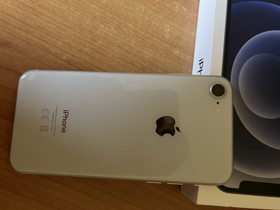 Vind iPhone 8 plus-stare f buna