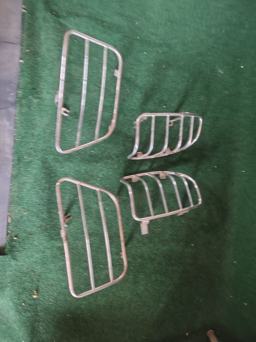 Vând set protecție material inox far+ stop Mitsubishi L200