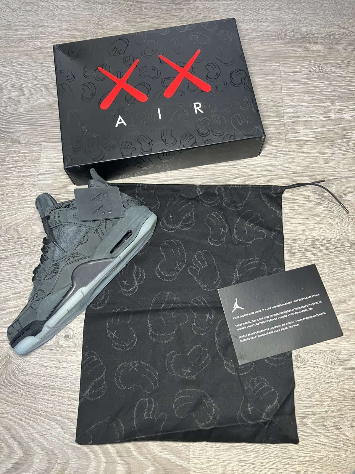 Air jordan 4 retro kaws