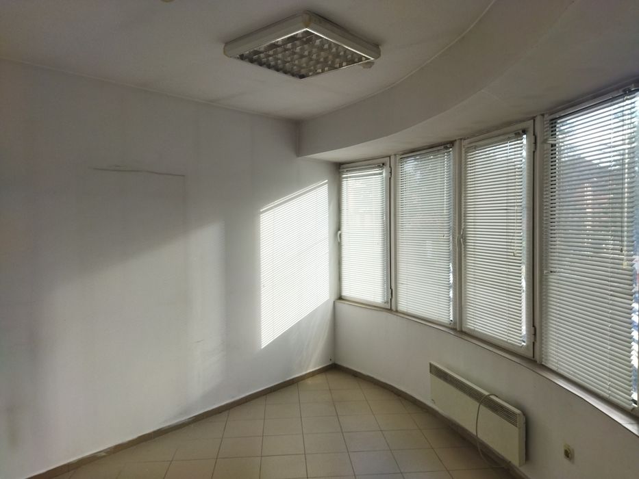 Дава под наем самостоятелна офис сграда