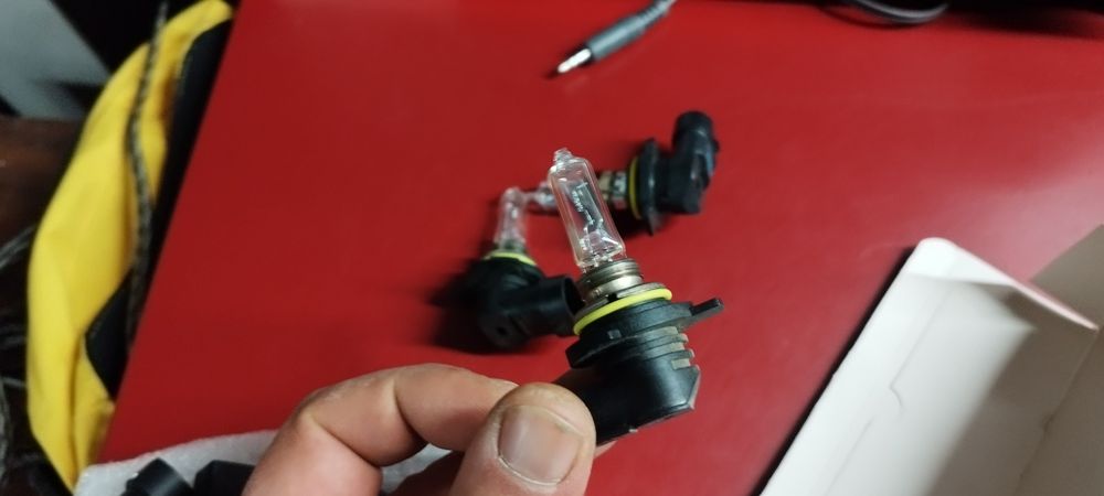 2 бр. Нови лед крушки H1 на "Фаровелайф" и 3 бр оригинални H1