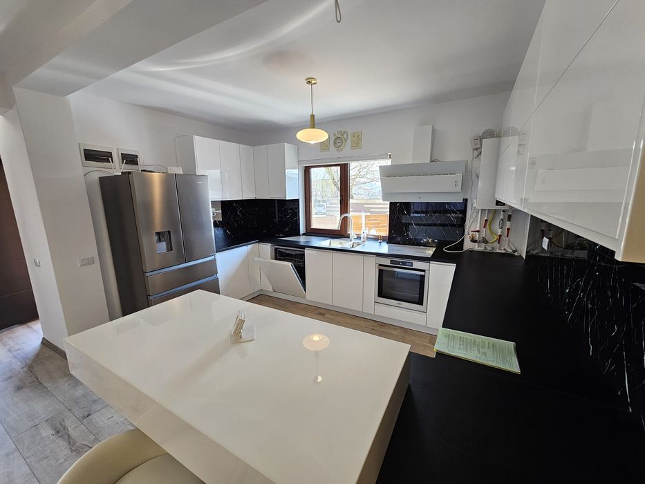 Închiriez casa 3 camere Mamaia sat