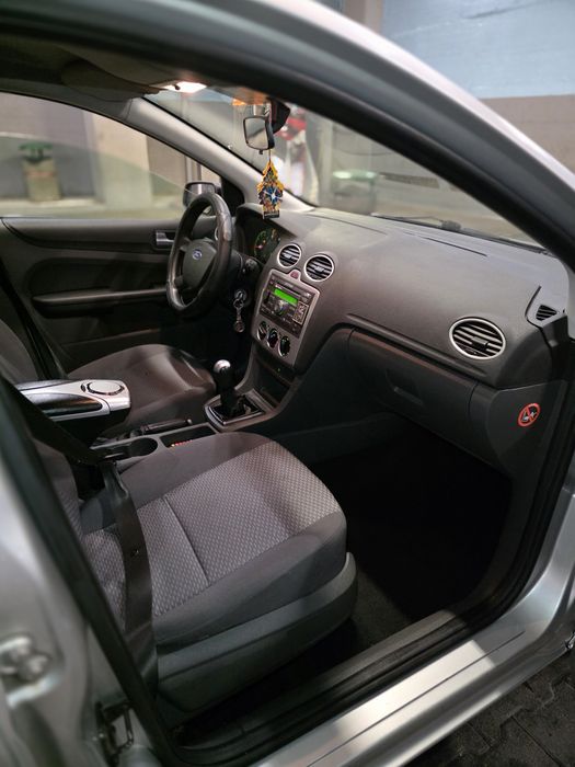 Vând sau schimb cu duba Ford Focus 1.6i 2006