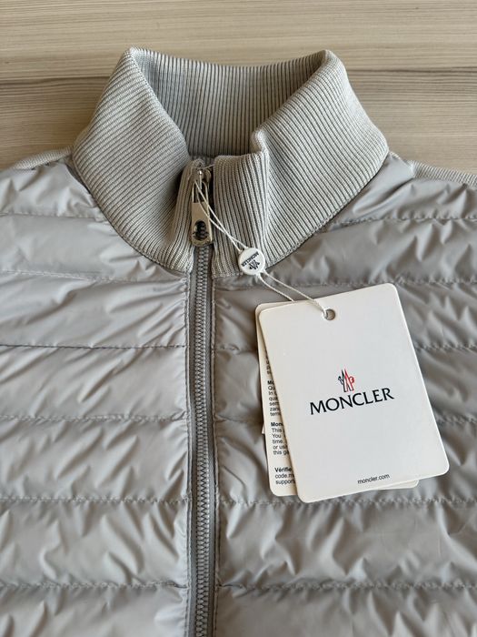 Geaca Moncler gri deschis