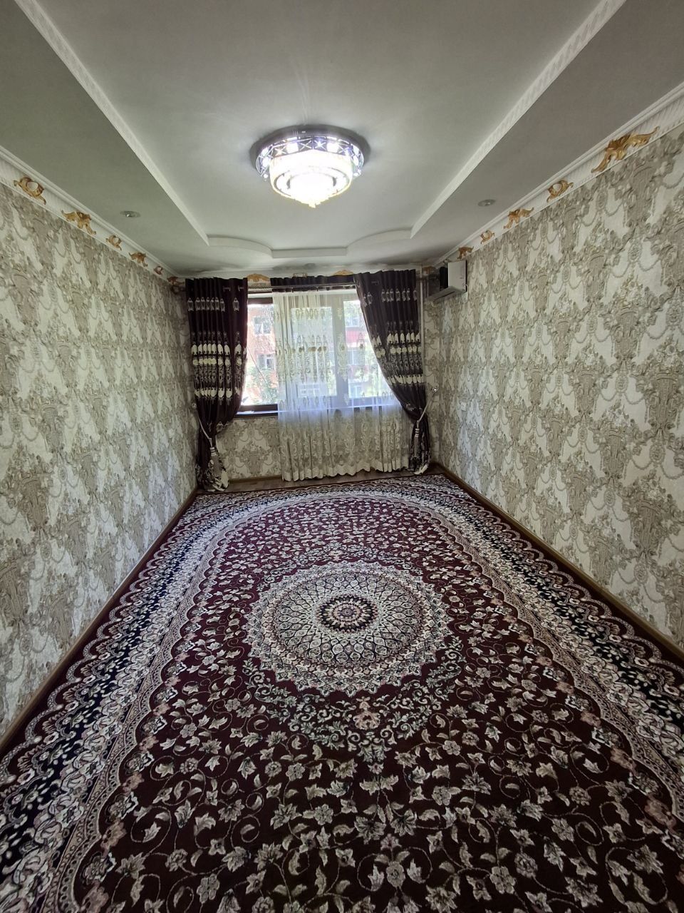 Продаётся 3 комнатная квартира на 3 этаже Согдиана. Париж