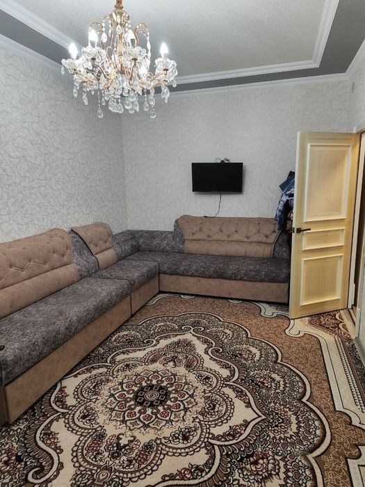 Uy surishni sotiladi