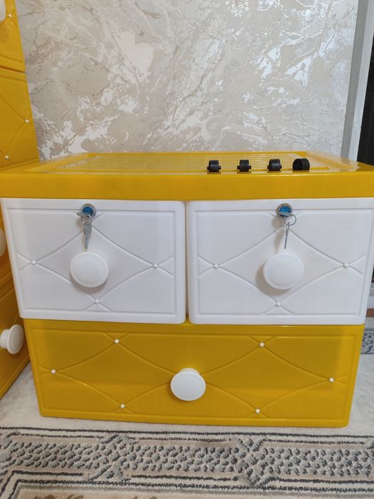 Тумбочка новая с колёсиками