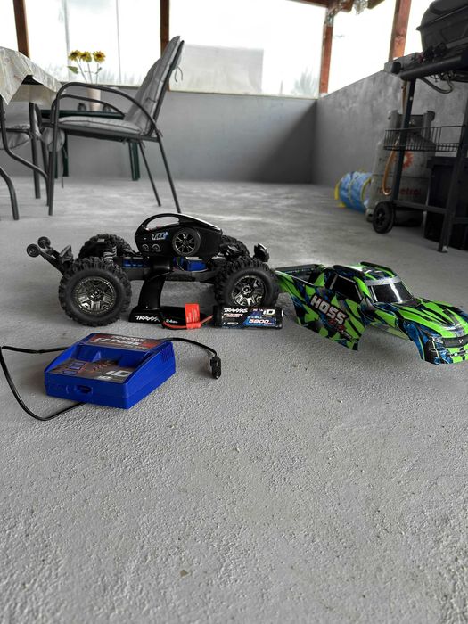 Traxxas Hoss cu Baterie si Incarcator