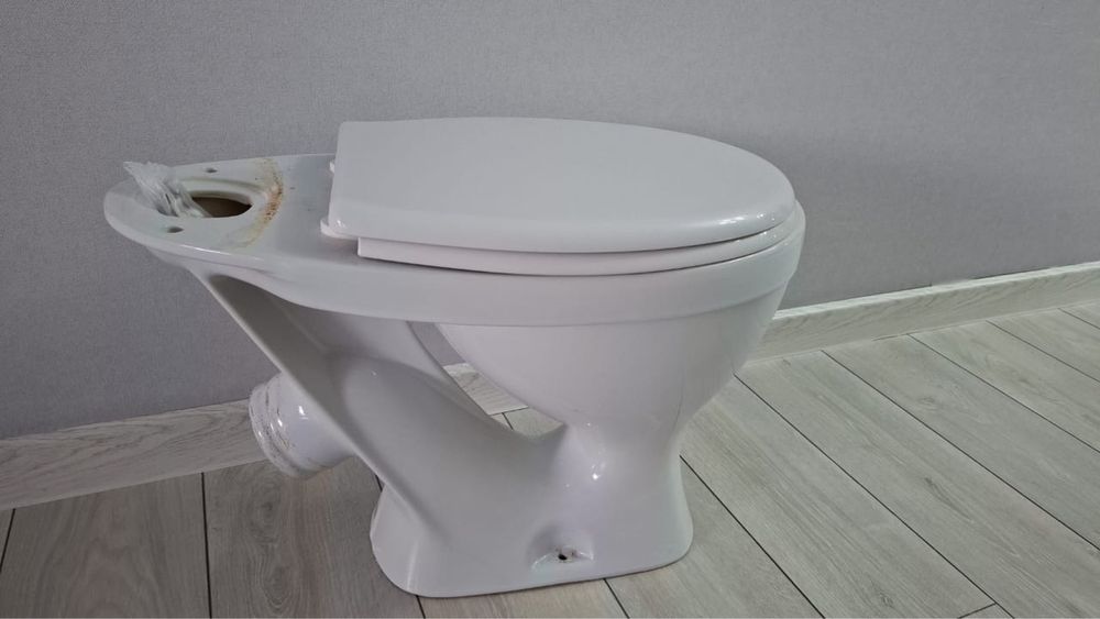 Продам б/у унитаз без бочка за 5000 тг