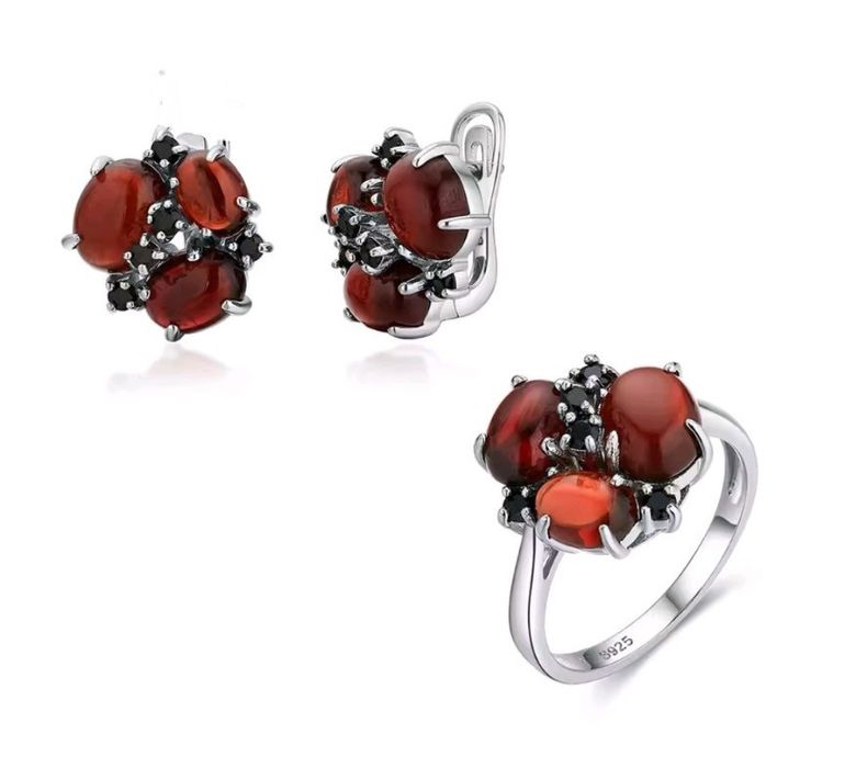 Сребърен комплект с естествен гранат