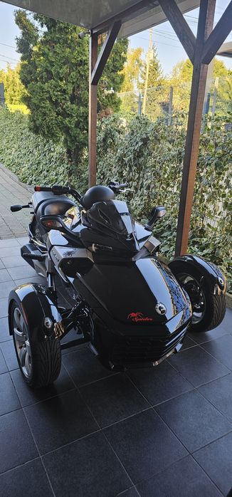 Vând spyder can-am F3
