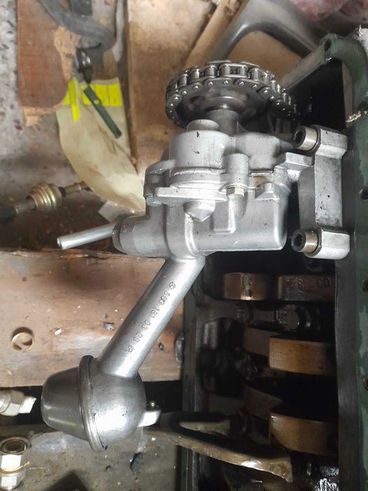 Маслена помпа за двигател Мерцедес 313