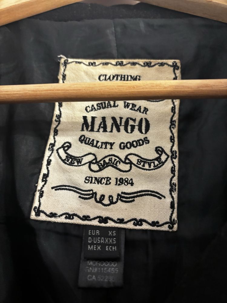 Palton negru cambrat, Mango XS, lâna