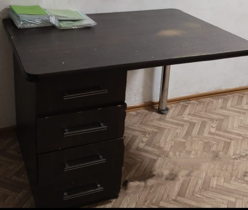 Продам камод и стол