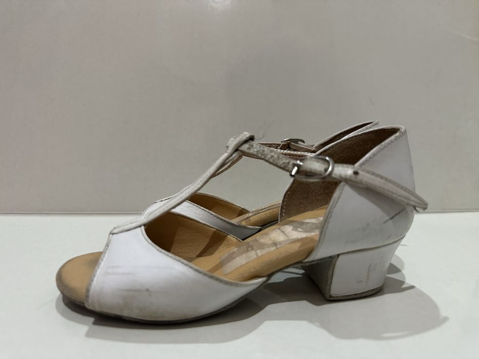 Продам бальные туфли