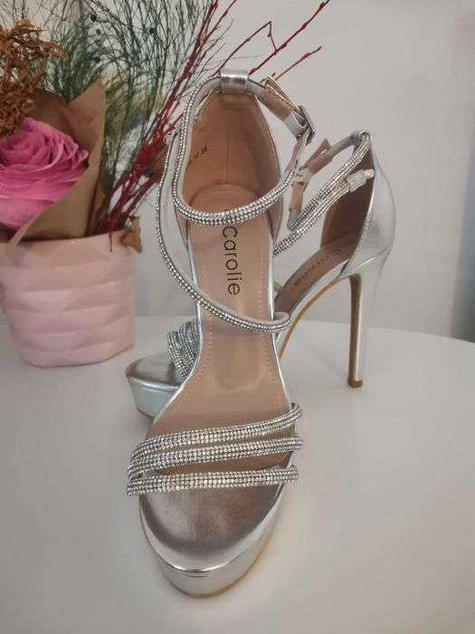 Sandale argintii cu toc