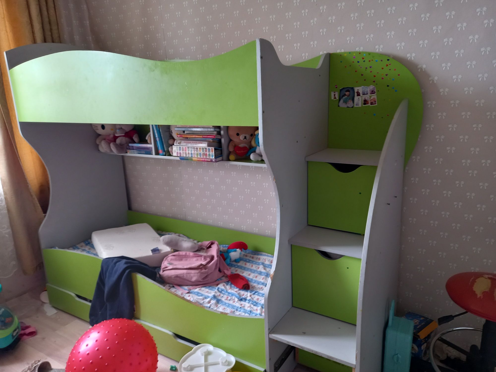 Детская кровать и детский шкаф гарнитур