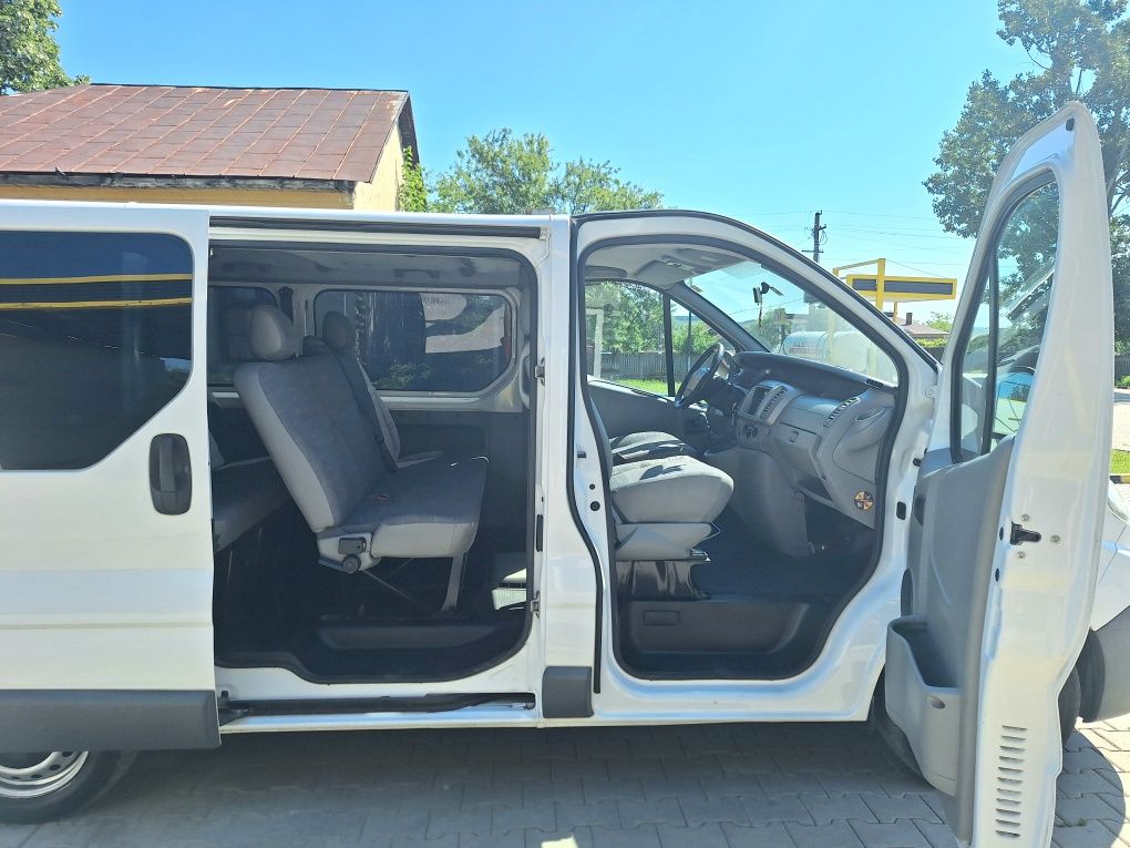 Opel Vivaro(Trafic)2010/9locuri