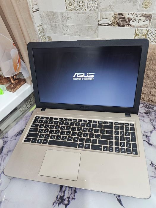 Продам ноутбук asus core i3