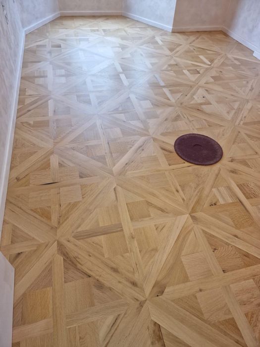 Vand parchet si panouri parchet Versailles